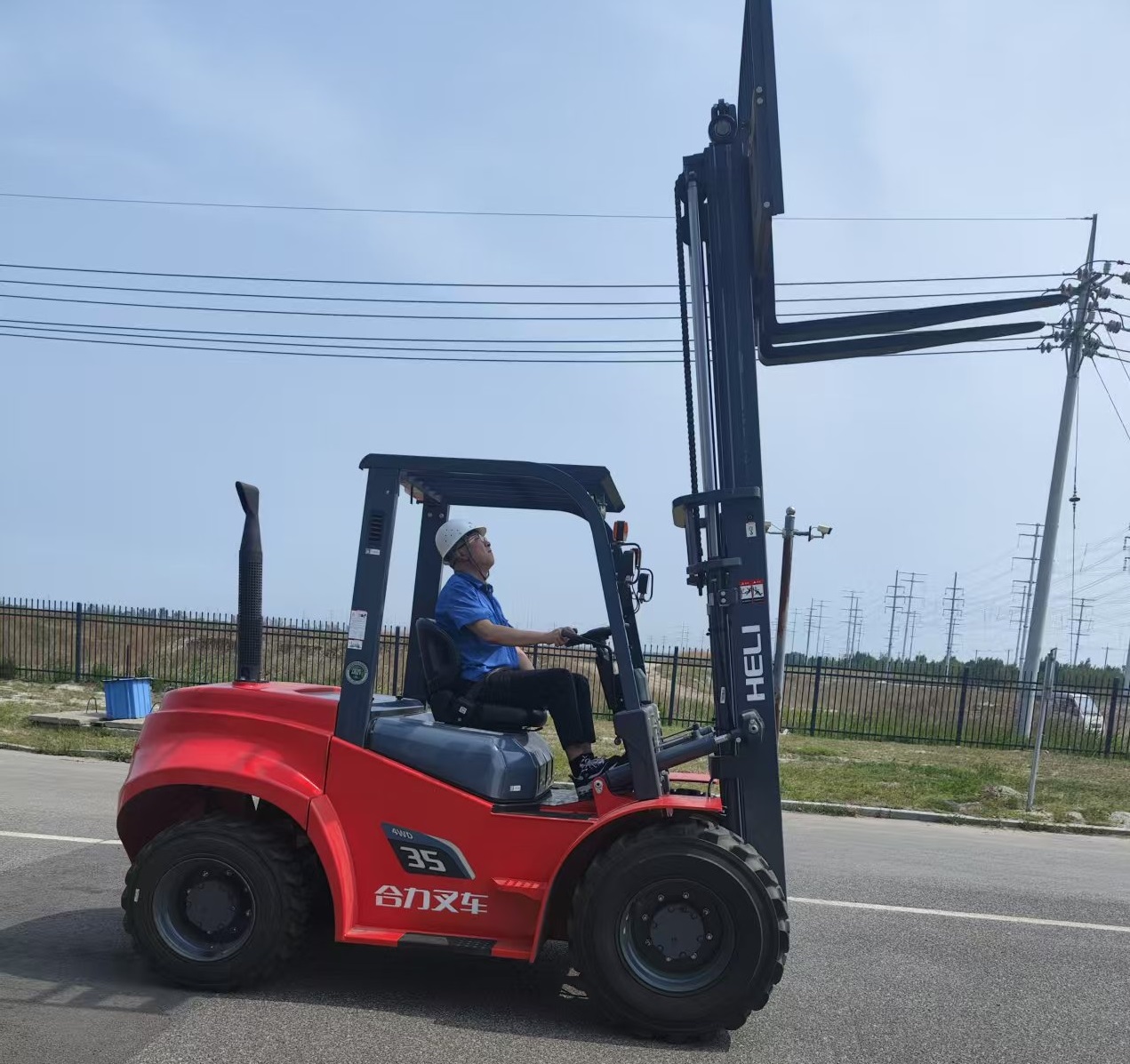 图6 经济型越野车总部专家指导 左2图.jpg