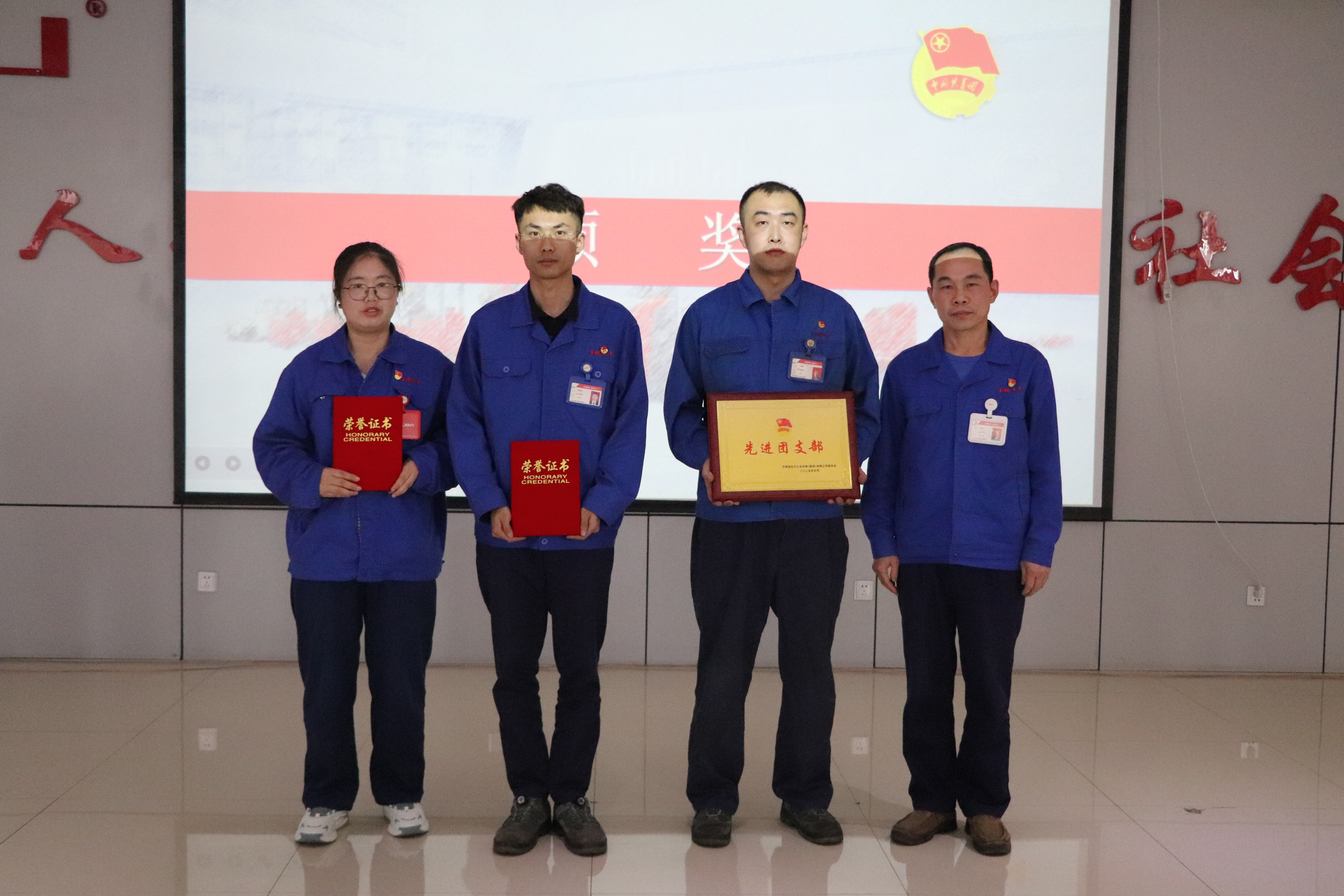 2.先进集体和个人颁奖 1.JPG